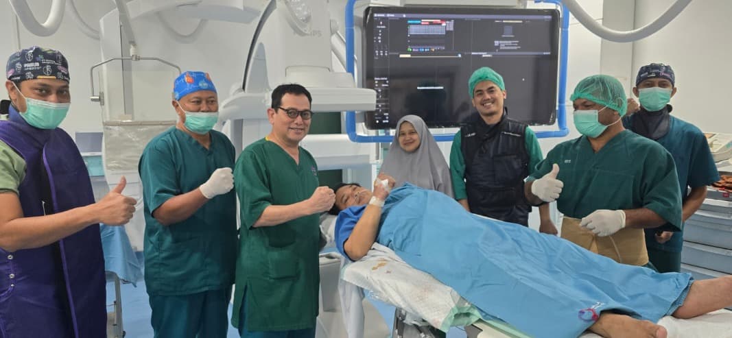 
						 Tindakan Cepat RSUDZA Selamatkan Relawan Banjir Aceh dari Serangan Jantung 
					