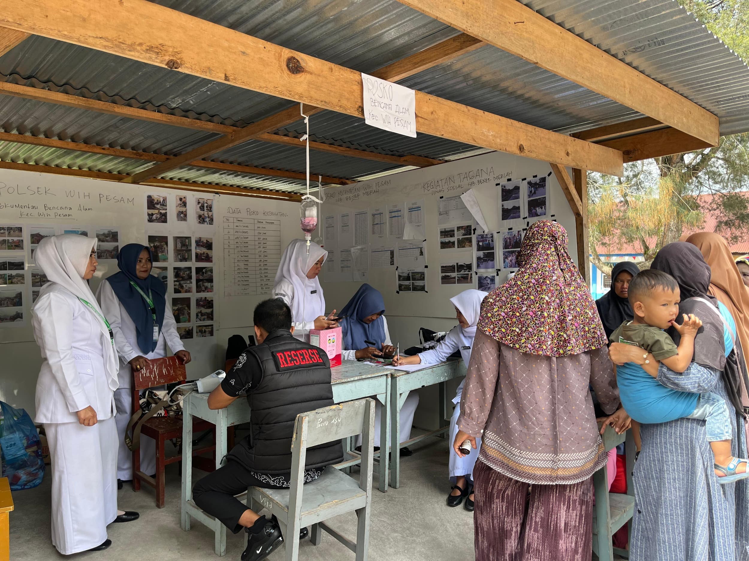 
						 Akses Terputus Pascabencana, Tenaga Kesehatan Tetap Layani Warga di Dua Desa Terisolasi Bener Meriah 
					