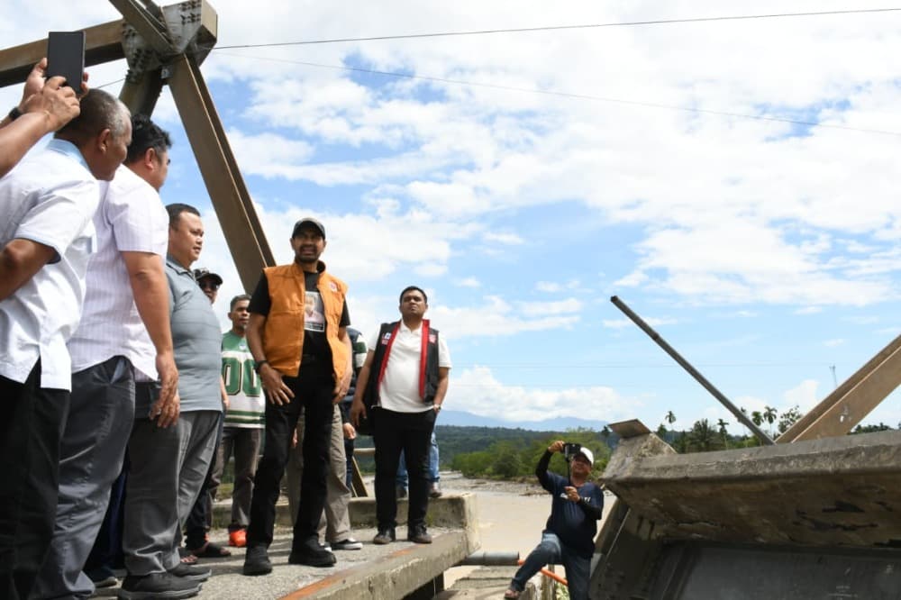 
						 Mualem Tinjau Dampak Banjir Bandang di Aceh Tenggara dan Gayo Lues 
					