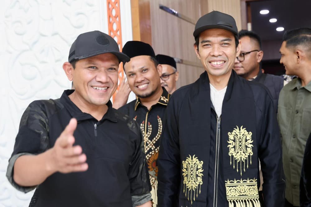 
						 Wagub Aceh Sambut UAS di Bandara SIM, Hadiri Peringatan 21 Tahun Tsunami Aceh 
					