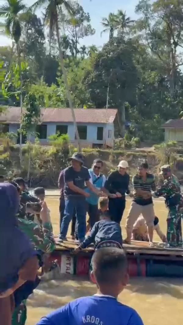 
						 ‎Pemerintah Aceh Pastikan Penanganan Banjir di Wilayah Terisolasi, Fadhlullah kunjungi Pameu Aceh Tengah 
					