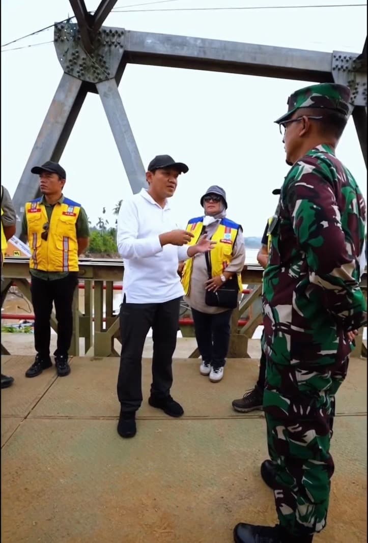 
						 Wagub Fadhlullah Tinjau Jembatan Bailey Kuta Blang, Progres Capai 98 Persen 
					