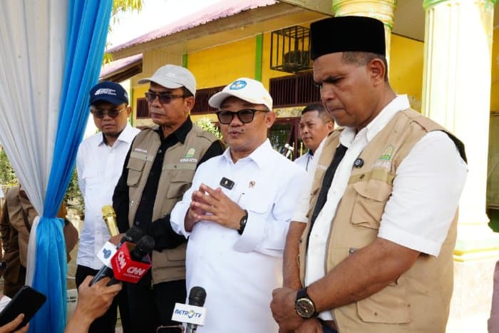 
						 Pasca Banjir Besar, Mendikdasmen Abdul Mu’ti Tinjau dan Pimpin Upacara Hari Pertama Sekolah di Aceh Tamiang 
					