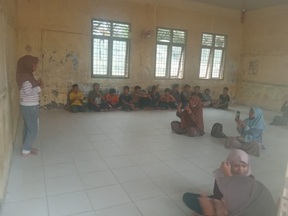 
						 Sekolah Kembali Hidup, Senyum Siswa Warnai SMP Negeri 1 Kejuruan Muda Pascabencana 
					