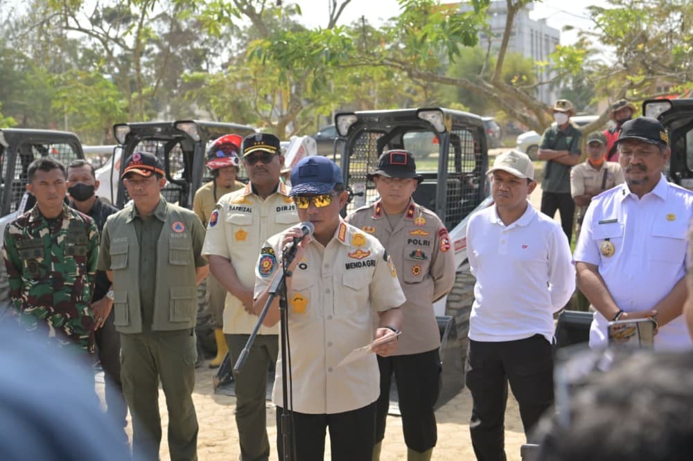 
						 Wagub Aceh Dampingi Mendagri Beri Arahan Taruna dan Serahkan Bantuan Presiden di Aceh Tamiang 
					