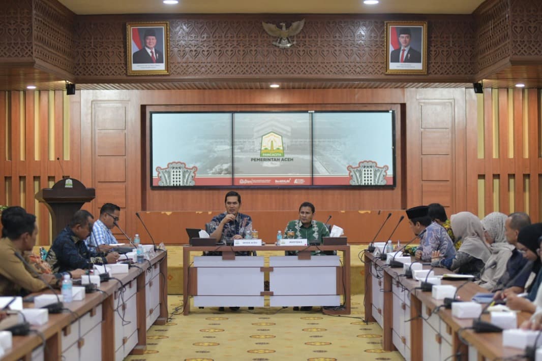 
						 Sekda Aceh Dorong Pemanfaatan Bahan Baku Lokal pada Program MBG 
					