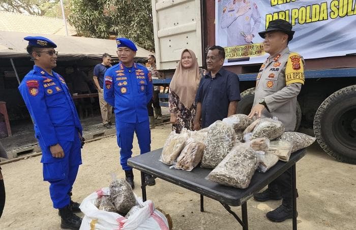 Bantuan 10 Ton Ikan Asin dari Sulsel Tiba di Aceh Tamiang Pasca Banjir