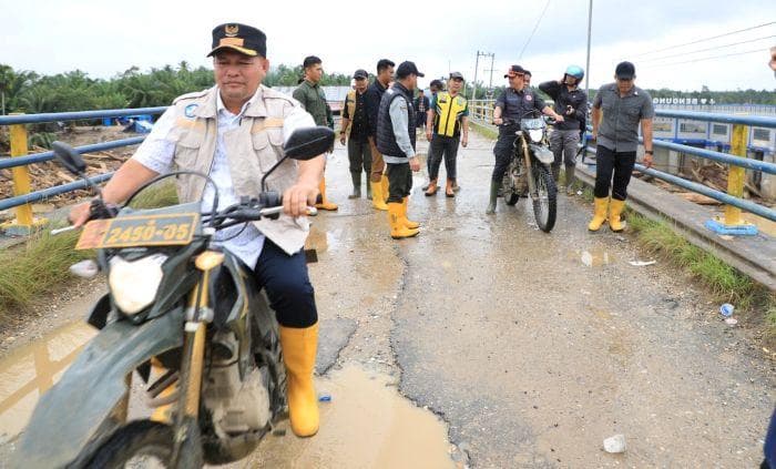 Petugas Kembali Temukan Korban Banjir Meninggal Terseret Arus Sebulan Pascabencana