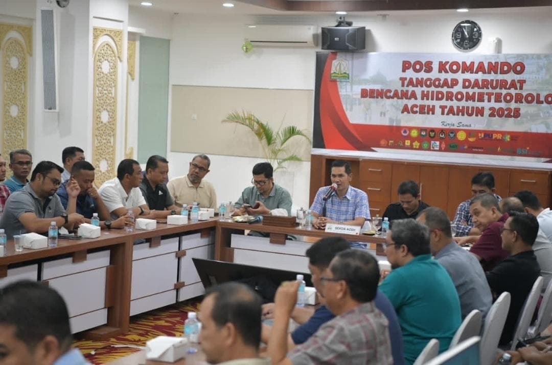 Ribuan ASN Aceh Bersihkan Sekolah di Aceh Tamiang Pasca Banjir