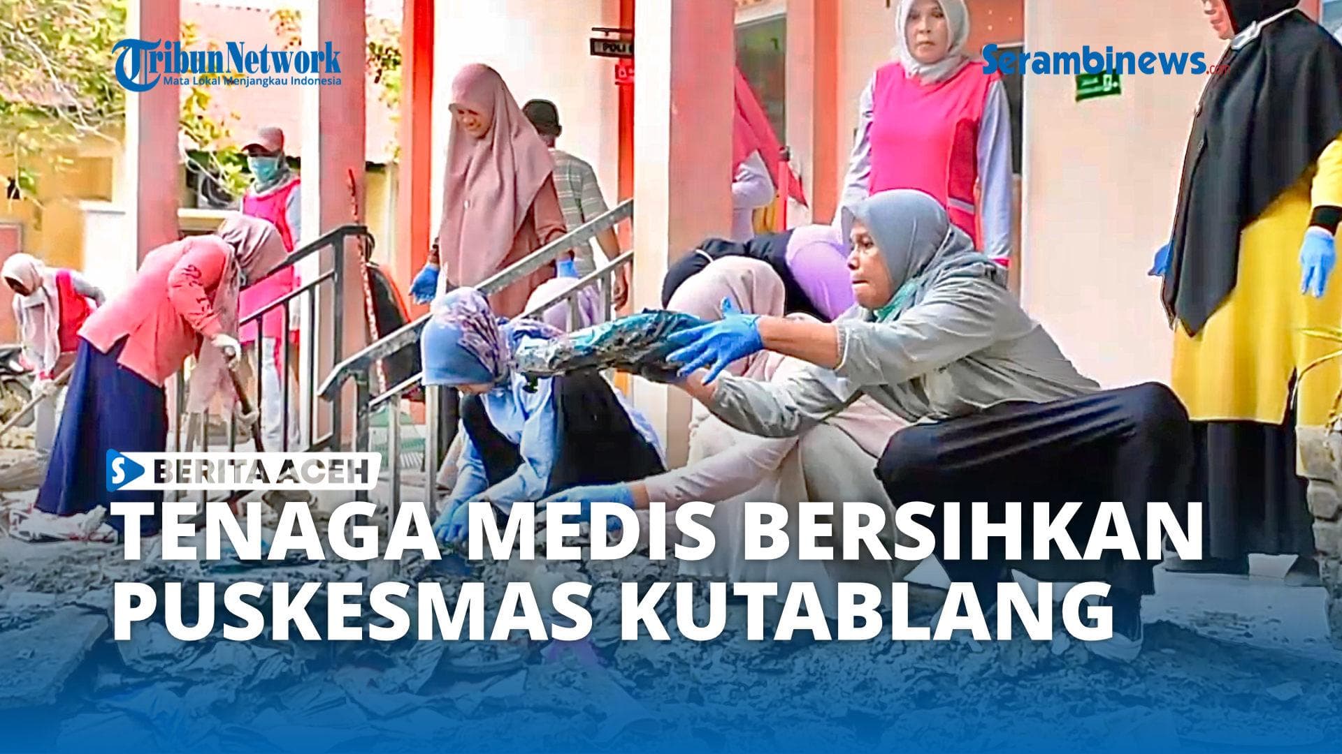 Tenaga Medis Jeunieb Gotong Royong Bersihkan Puskesmas Kutablang Pasca Banjir