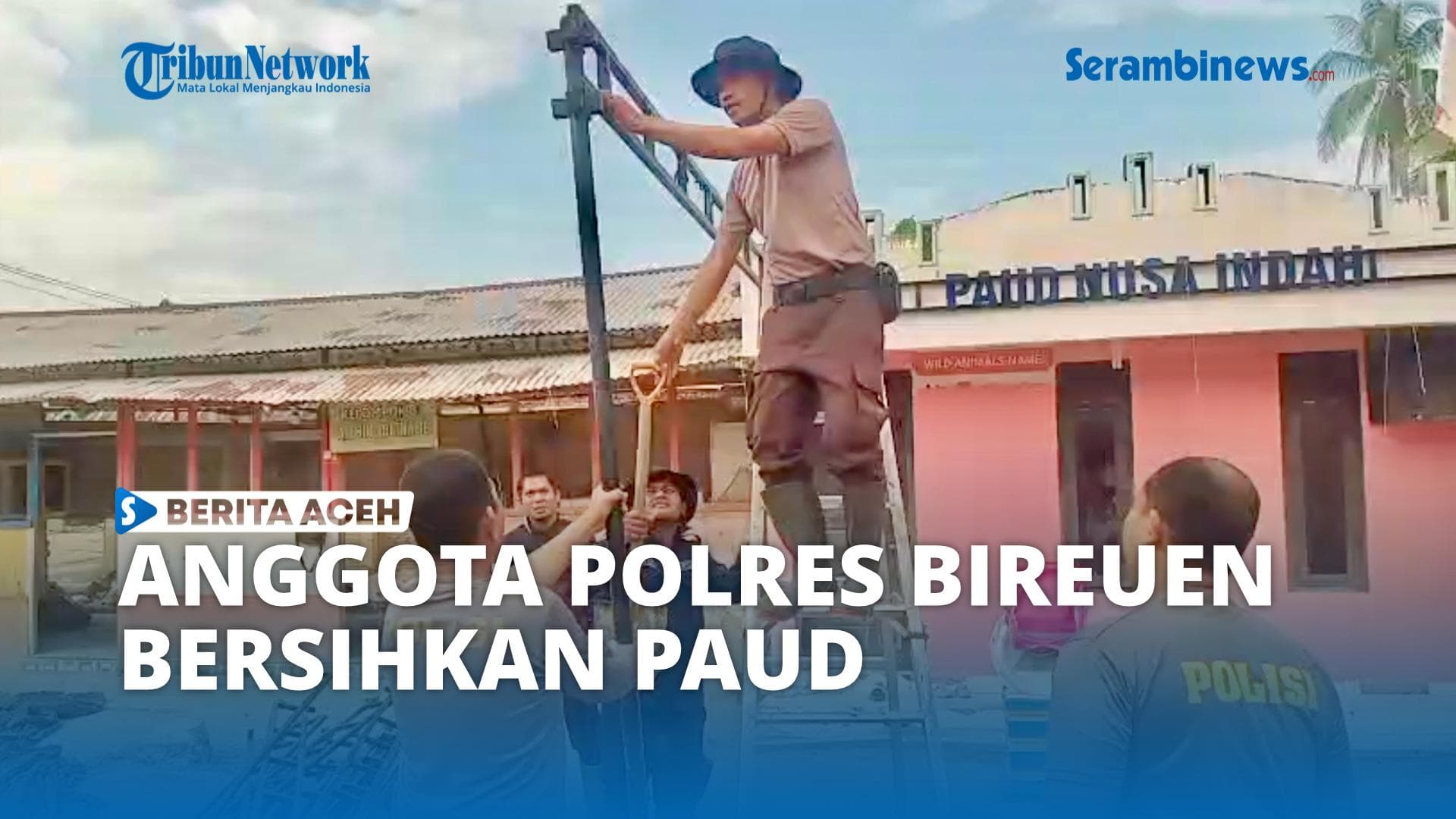 Polres Bireuen & Mahasiswa Bersihkan PAUD Nusa Indah Pasca Banjir