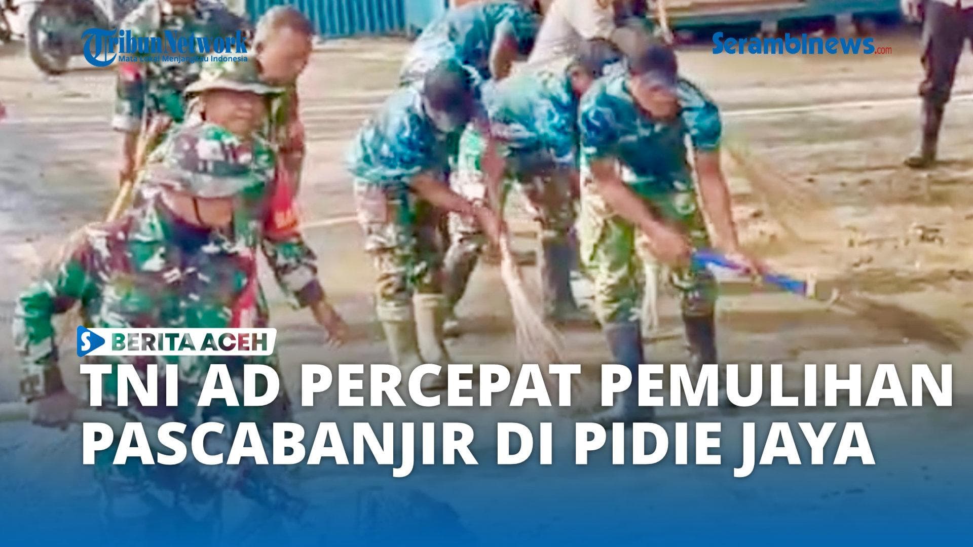 TNI AD Bersihkan Jalan Pidie Jaya Pasca Banjir, Dukung Kembali Ekonomi Warga