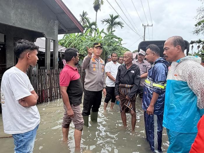 Kapolres Pidie Tinjau Dampak Banjir di Muara Tiga, Warga Diminta Waspada