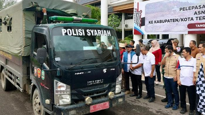 Warga Gampong Emperom Salurkan Bantuan Kemanusiaan ke Korban Bencana Banjir di Pidie Jaya