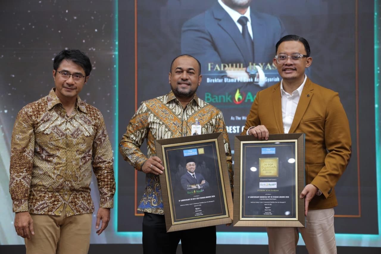 Bank Aceh Raih Top Sharia Regional Bank, Fadhil Ilyas Terpilih Best CEO Syariah