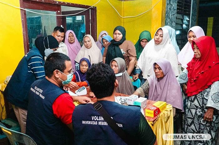 UNESA dan Warga Surabaya Ulurkan Tangan untuk Korban Bencana Aceh