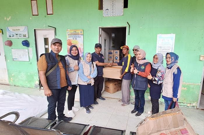 Tim Medis RSUD Sigli Bersihkan Puskesmas Bendahara untuk Korban Banjir Aceh Tamiang