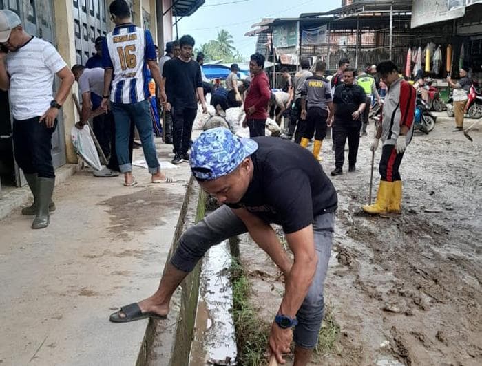 200 ASN Dikerahkan Bantu Bersihkan Lumpur Sisa Banjir di Keude Geudong