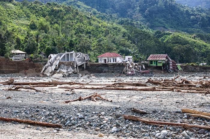 Warga Sabang Salurkan Lampu Surya dan Genset untuk Korban Banjir Nagan Raya
