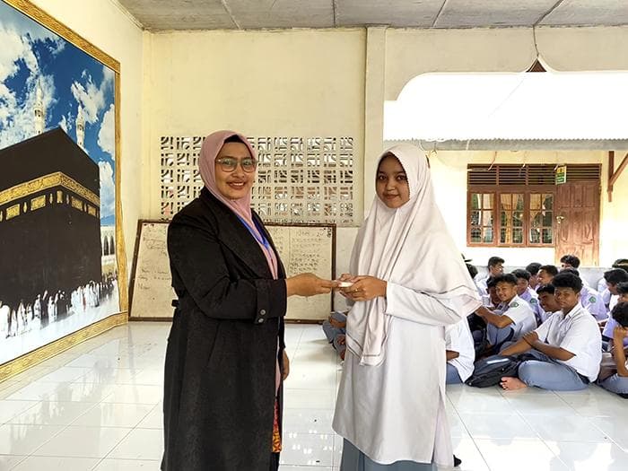 Dosen UNIKI Motivasi Siswa MAN 3 Bireuen Bangkit Pasca Bencana