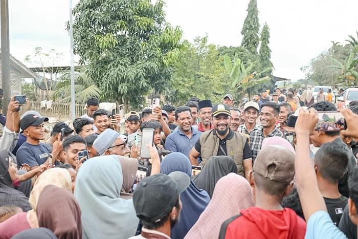 Bupati Al Farlaky Salurkan Bantuan ke Madat dan Mulai Pendataan Pemulihan dan Rekonstruksi