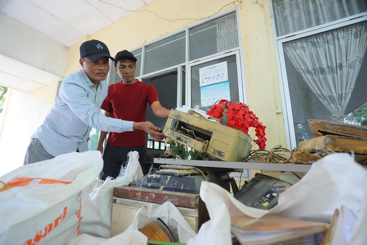 Kepala DPKA Syaridin Salurkan Bantuan dan Pimpin Penyelamatan Arsip