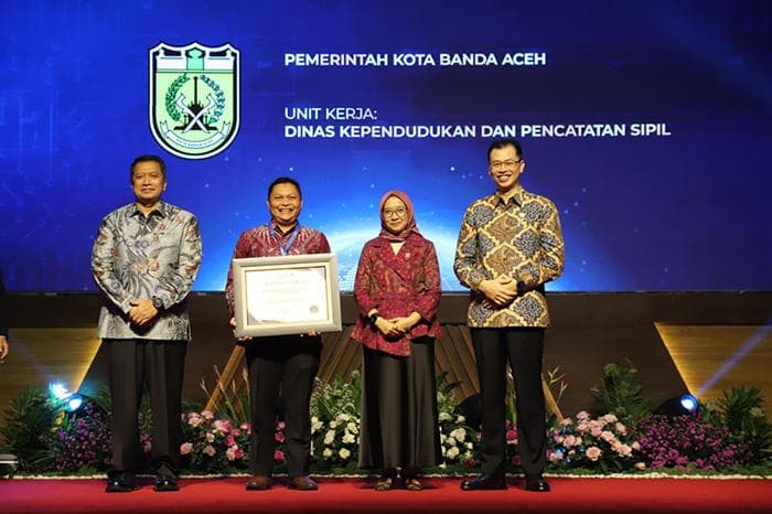 Disdukcapil Banda Aceh Raih Penghargaan ZI, Warga Nikmat Pelayanan Bebas Korupsi