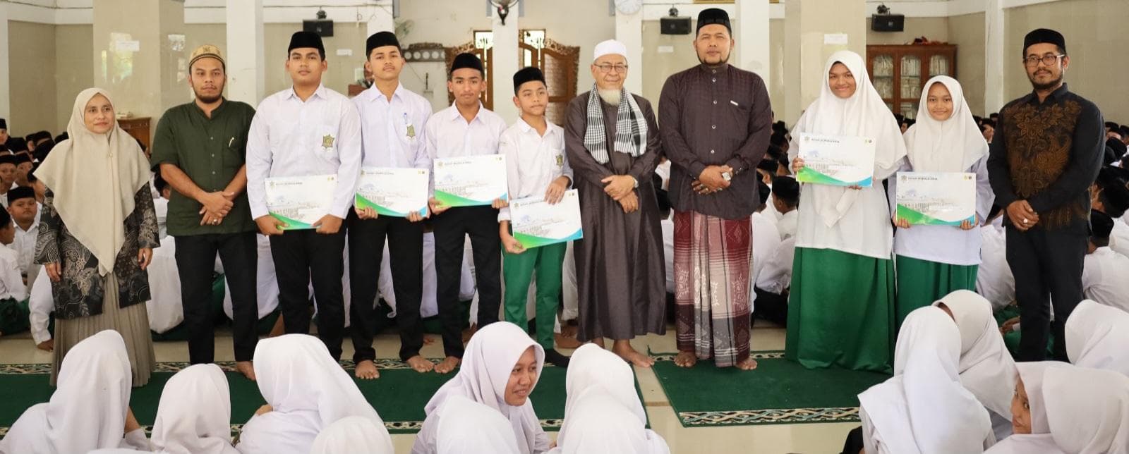 Enam Santri Jeumala Amal Raih Beasiswa Prestasi 50-100 Persen