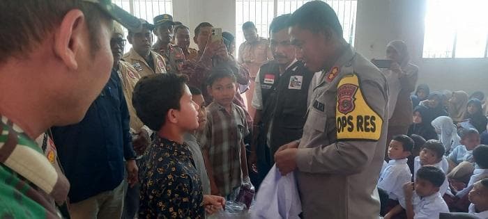 Seragam Gratis untuk 331 Siswa di Muara Batu, Aceh Utara, dari Solidaritas Lintas Daerah