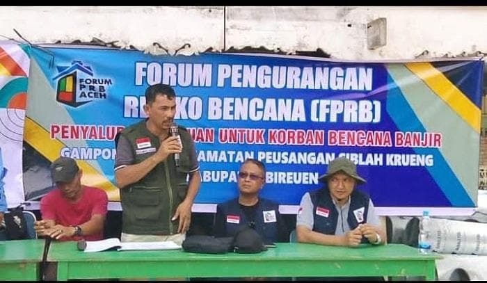 Forum PRB Aceh Serahkan 237 Lemari untuk Korban Banjir di Kubu, Bireuen