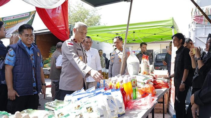 Polda Aceh Salurkan 57 Ton Beras untuk 3.800 Warga Miskin di Banda Aceh