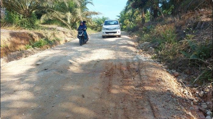 Warga Singkohor Pilih Subulussalam untuk Belanja, Jalan Lebih Mulus