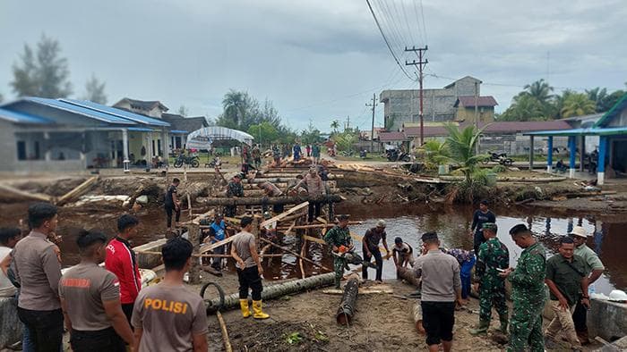Pembangunannya Dikebut, Rangka Jembatan Darurat Jalan ke Singkil Mulai Terbentuk