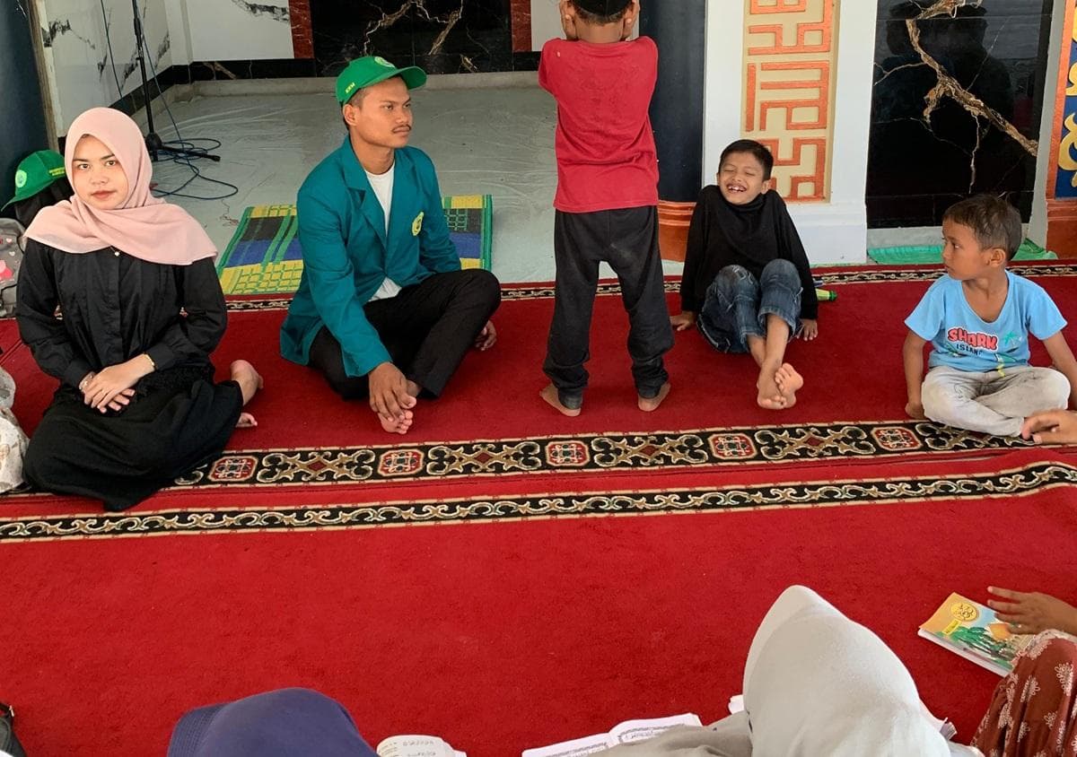 Mahasiswa Umuslim Peusangan Aktifkan Pengajian Anak Pasca-Banjir di Bugak