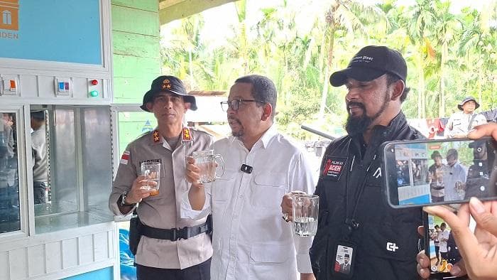 KSP Serahkan Water Purifier untuk Pengungsi Banjir Aceh Timur