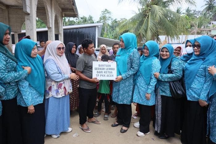 Kak Na Bantu 3 Sapi Meugang di Sawang Aceh Utara, Warga Terdampak Bencana Sambut Haru