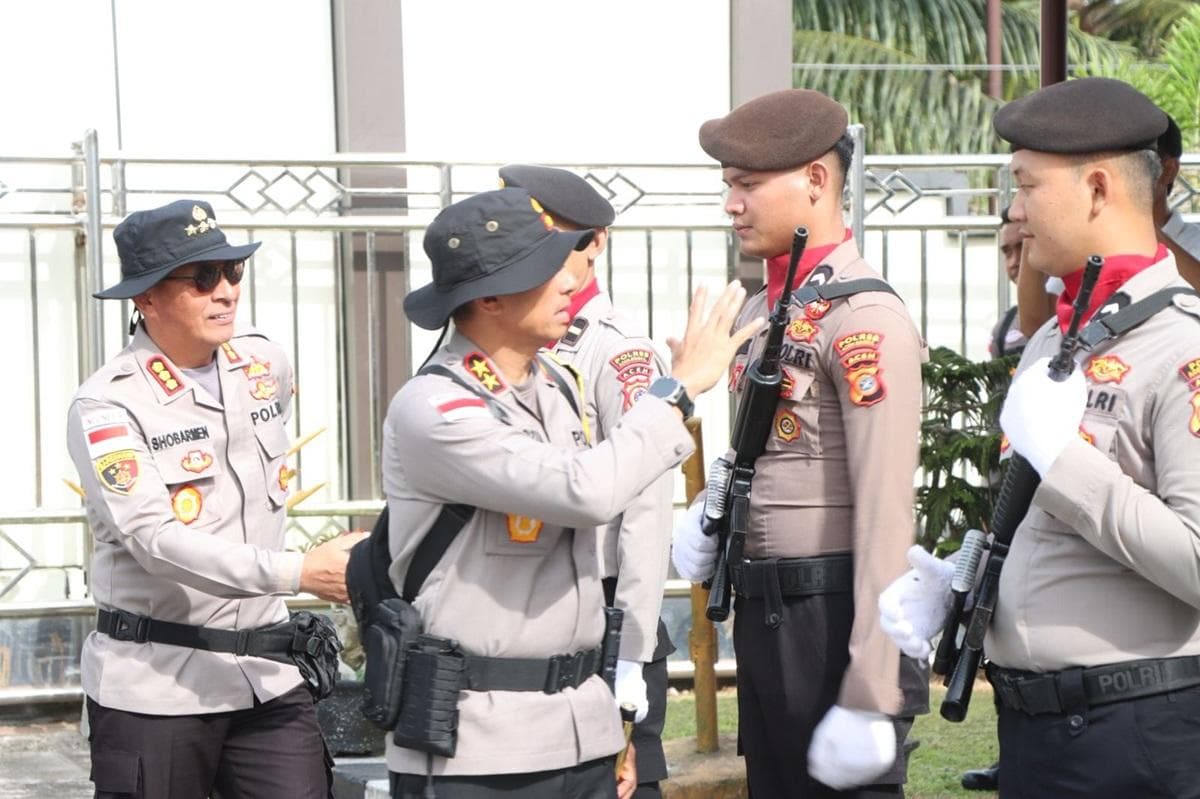 Kapolda Aceh Tinjau Keamanan dan Bantuan Pascabanjir di Singkil