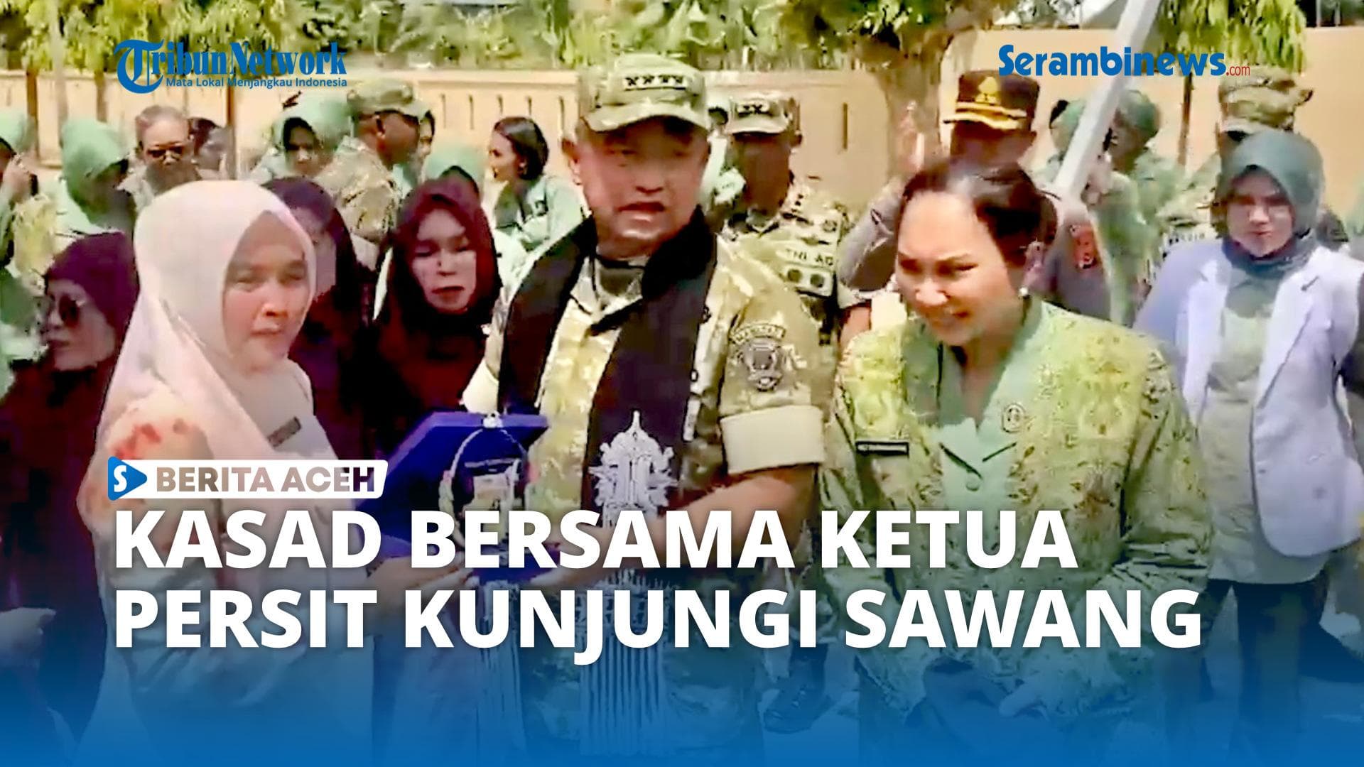 Kasad dan Persit Salurkan Bantuan Pendidikan untuk Siswa SDN 7 Sawang Pasca Banjir