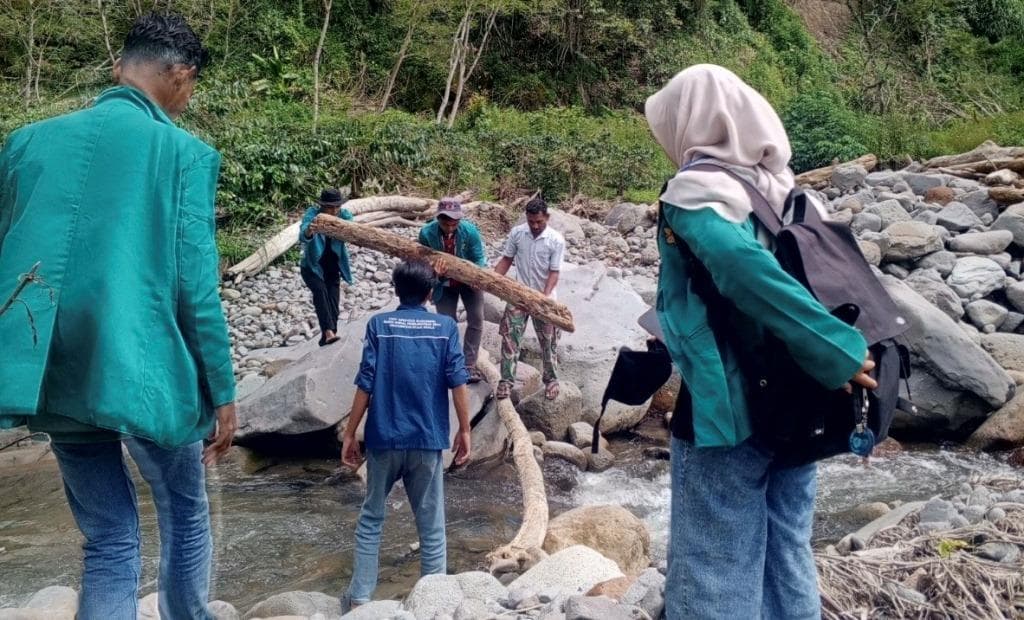 50 Mahasiswa USK Bantu Lampahan Timur Pasca Bencana dengan Teknologi IoT
