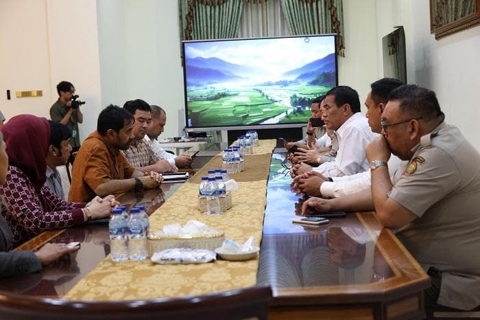 Mentan Amran Janji Pulihkan Sawah Terdampak Banjir di Aceh di Depan Mualem