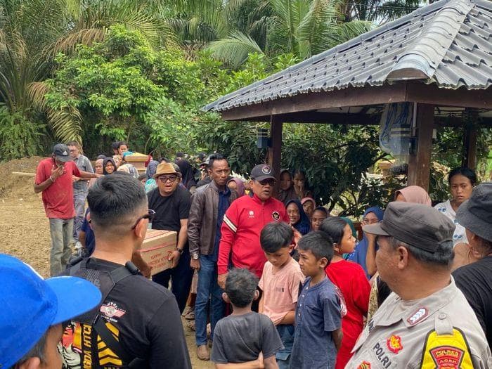 Muslim Ayub Susuri Aceh 30 Hari, Bantu Korban Bencana di Pedalaman