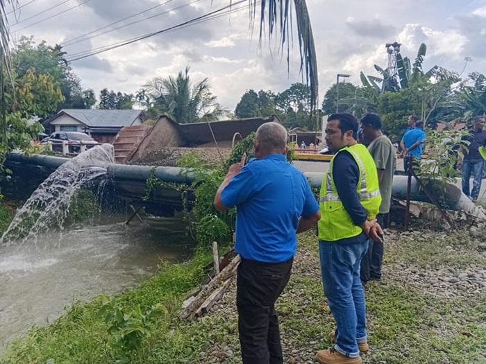 Suplai Air Bersih di Pidie Terganggu Akibat Kecelakaan Dam Truck