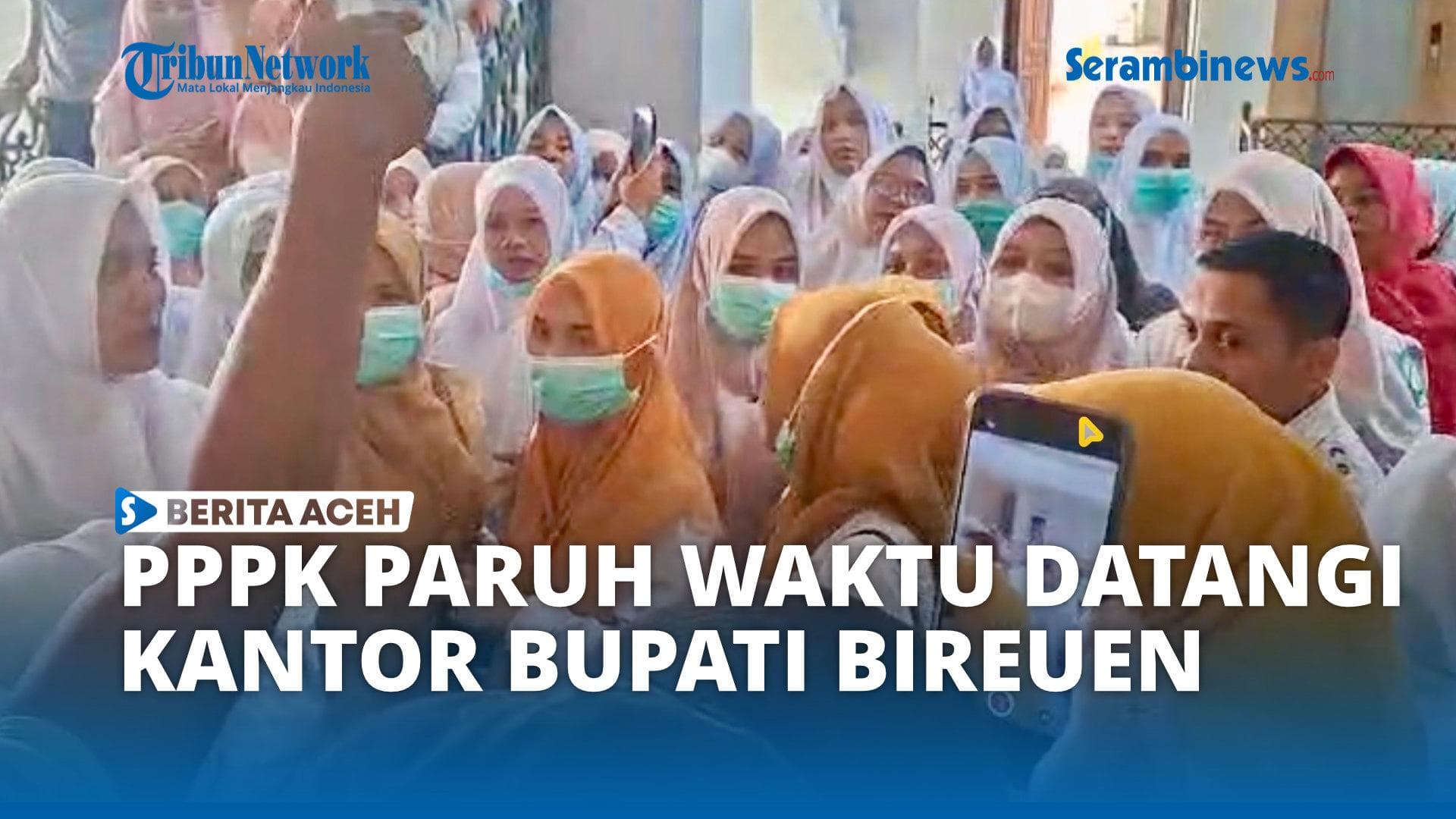 Ratusan PPPK Paruh Waktu Bireuen Desak Kejelasan Gaji di Kantor Bupati