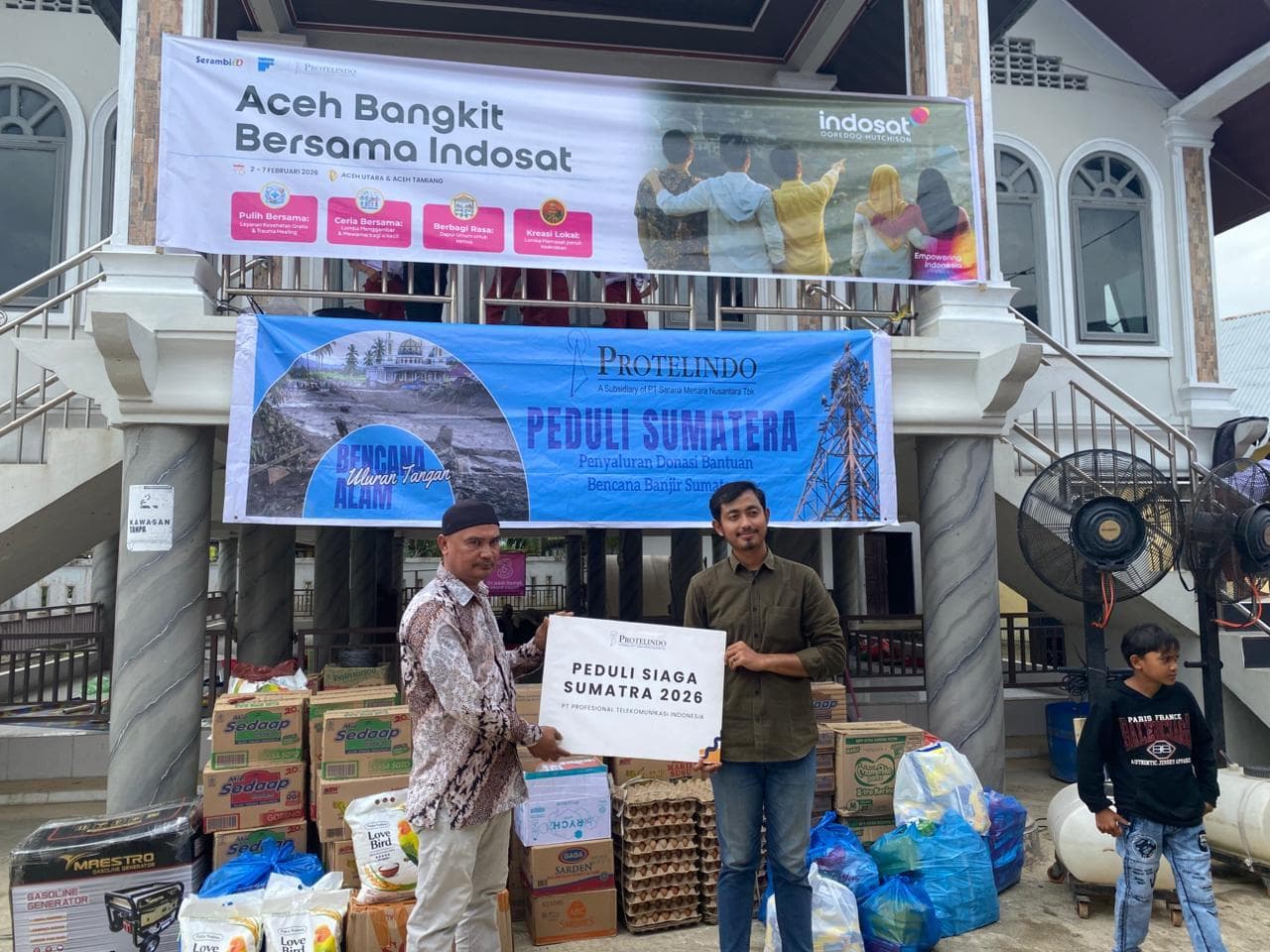 Protelindo & Indosat Bantuan Sembako Warga Alue Baroh Pasca Banjir
