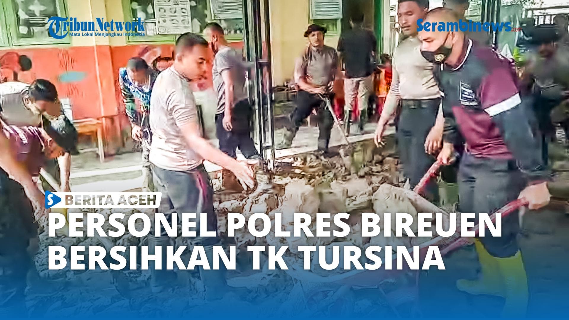 Polres Bireuen Bersihkan Lumpur di TK Tursina untuk Kembalikan Kenyamanan Belajar