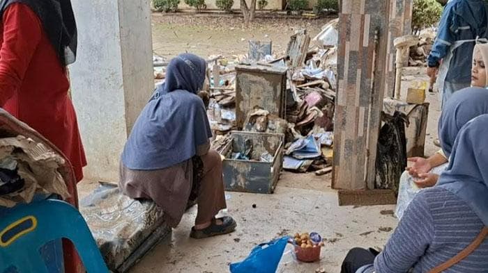 Tertimbun Lumpur Tebal, Empat Puskesmas di Bireuen belum  Dapat Beroperasi