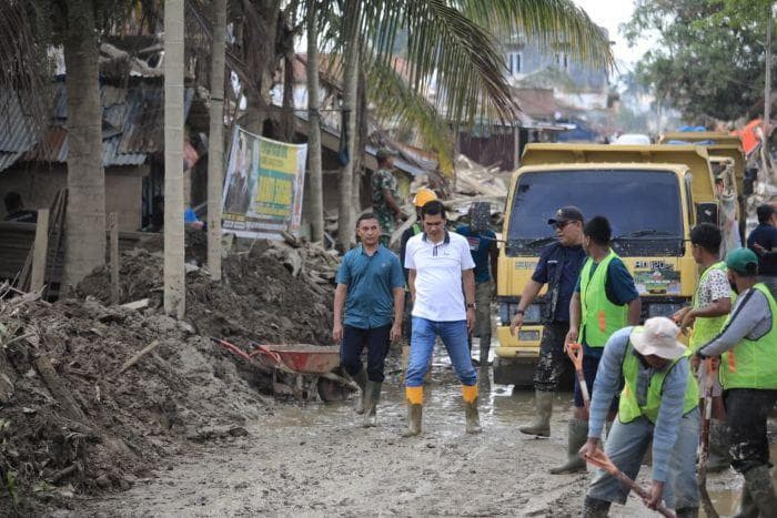 ASN Aceh Bersihkan Sekolah Tamiang, PBM Tetap Berjalan Sesuai Jadwal