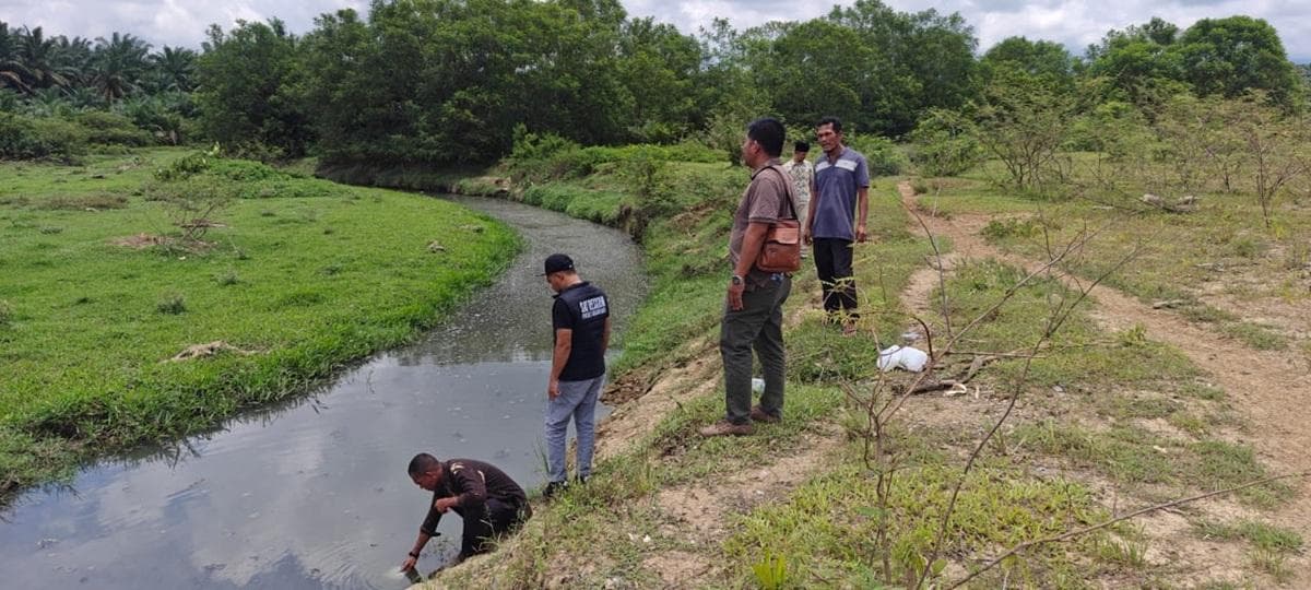 Polisi dan DLH Nagan Raya Usut Dugaan Pencemaran Limbah di Krueng Tadu