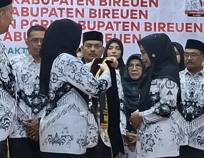 PGRI Bireuen Kukuhkan Sadriah sebagai Bunda Guru, Rukayah Pimpin LBK Perempuan