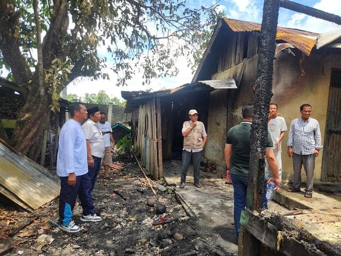 Pemkab Nagan Raya Salurkan Bantuan Rp4 Juta untuk Korban Kebakaran Kios di Seunagan Timur